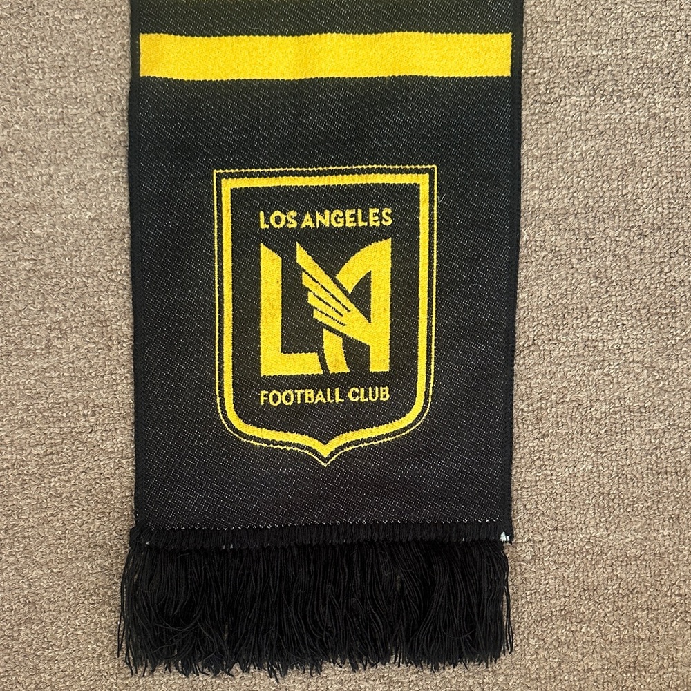 LAFC/Chevron promotional Black and Yellow Cityscape unisex Scarf - Picture 3 of 13